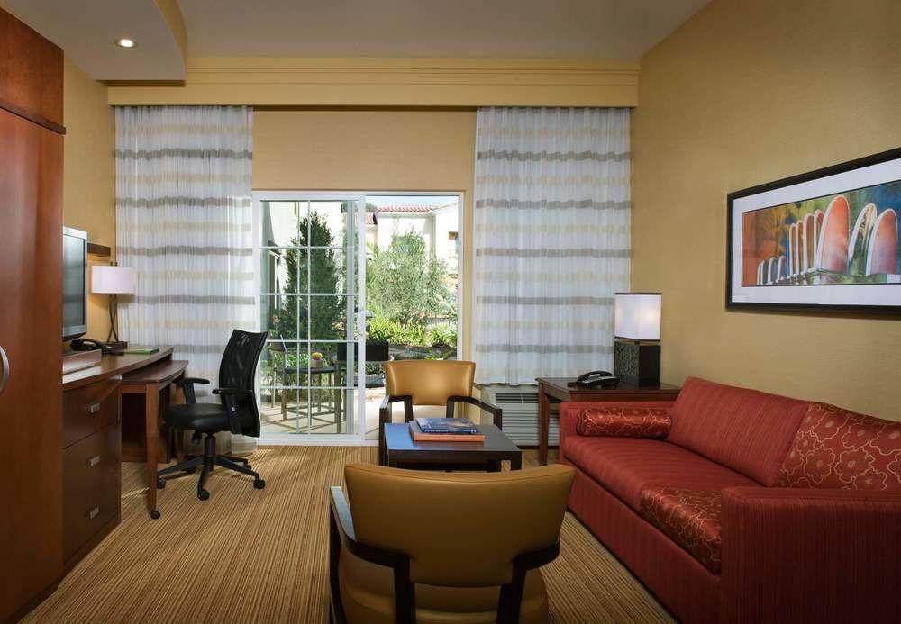 Courtyard By Marriott Santa Barbara Goleta Hotel Exterior photo