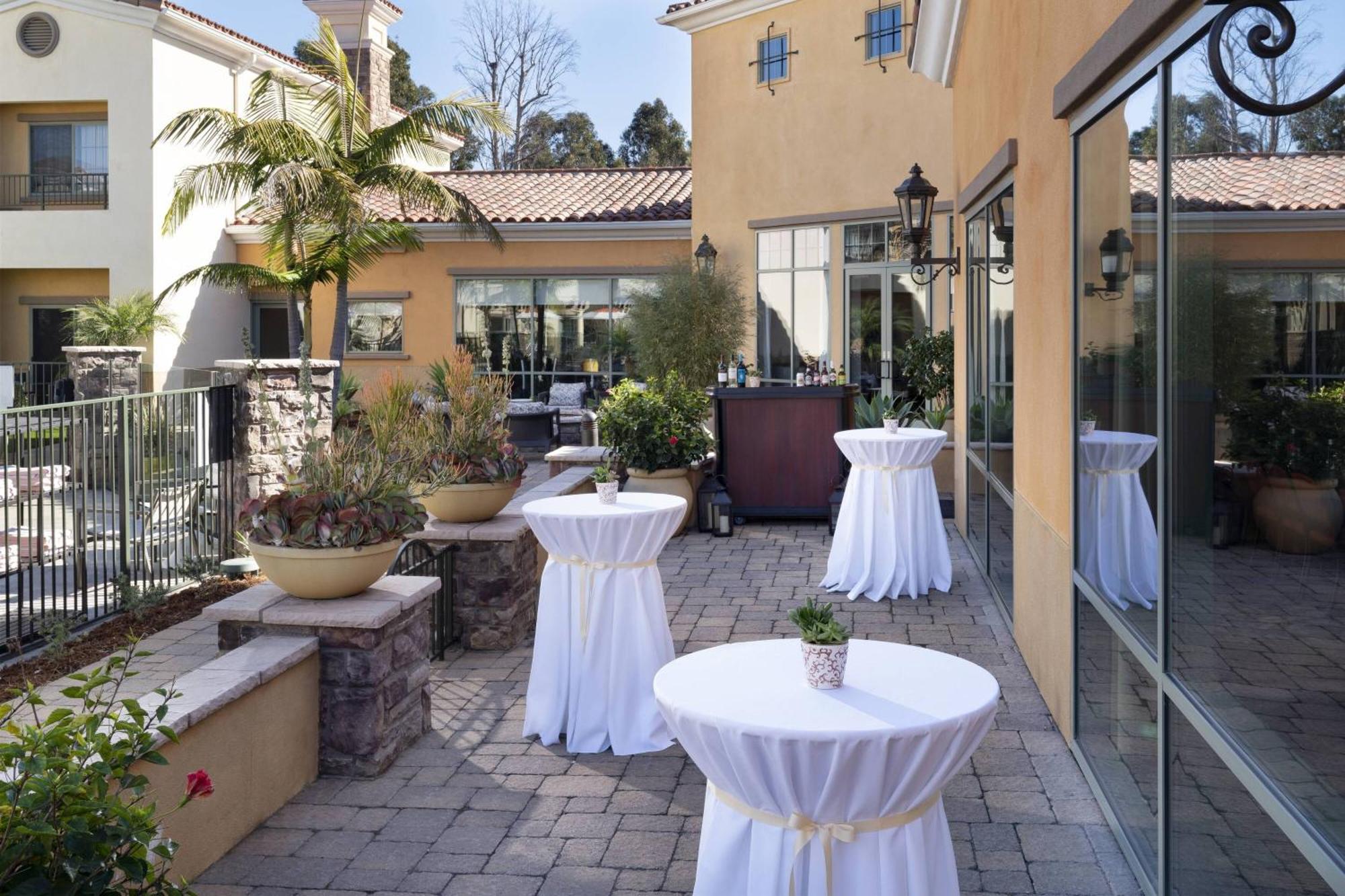 Courtyard By Marriott Santa Barbara Goleta Hotel Exterior photo