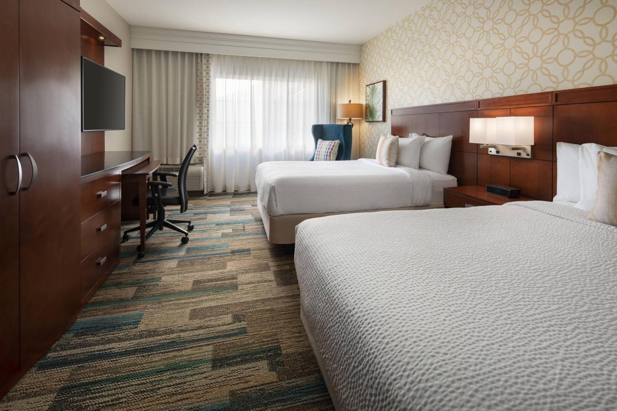 Courtyard By Marriott Santa Barbara Goleta Hotel Exterior photo