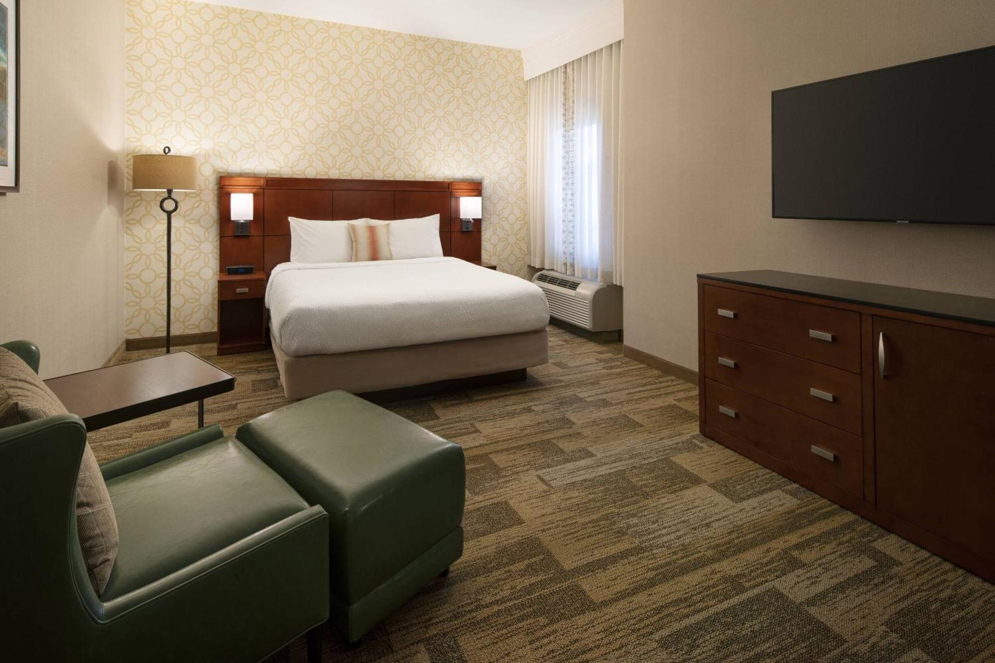 Courtyard By Marriott Santa Barbara Goleta Hotel Exterior photo