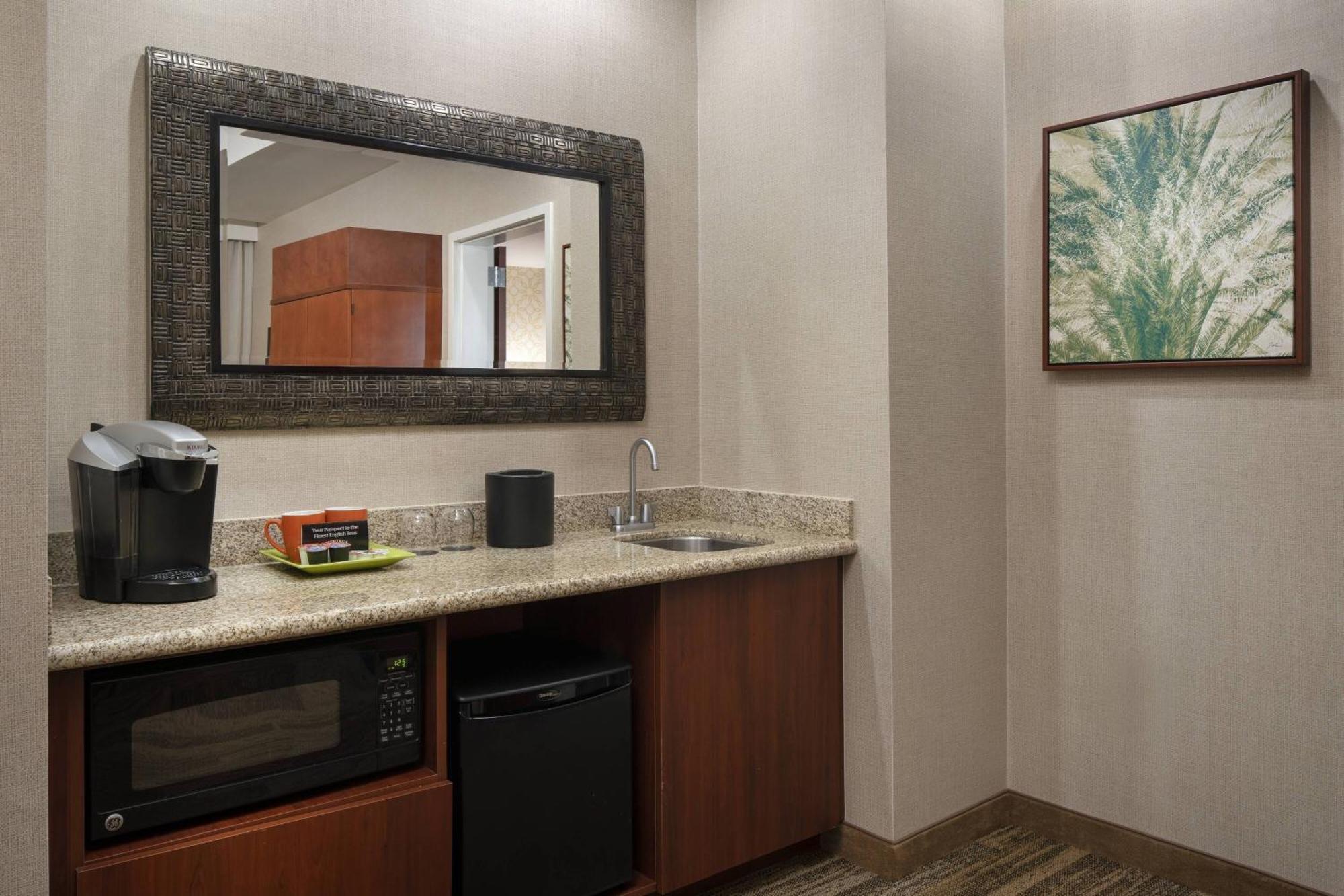 Courtyard By Marriott Santa Barbara Goleta Hotel Exterior photo