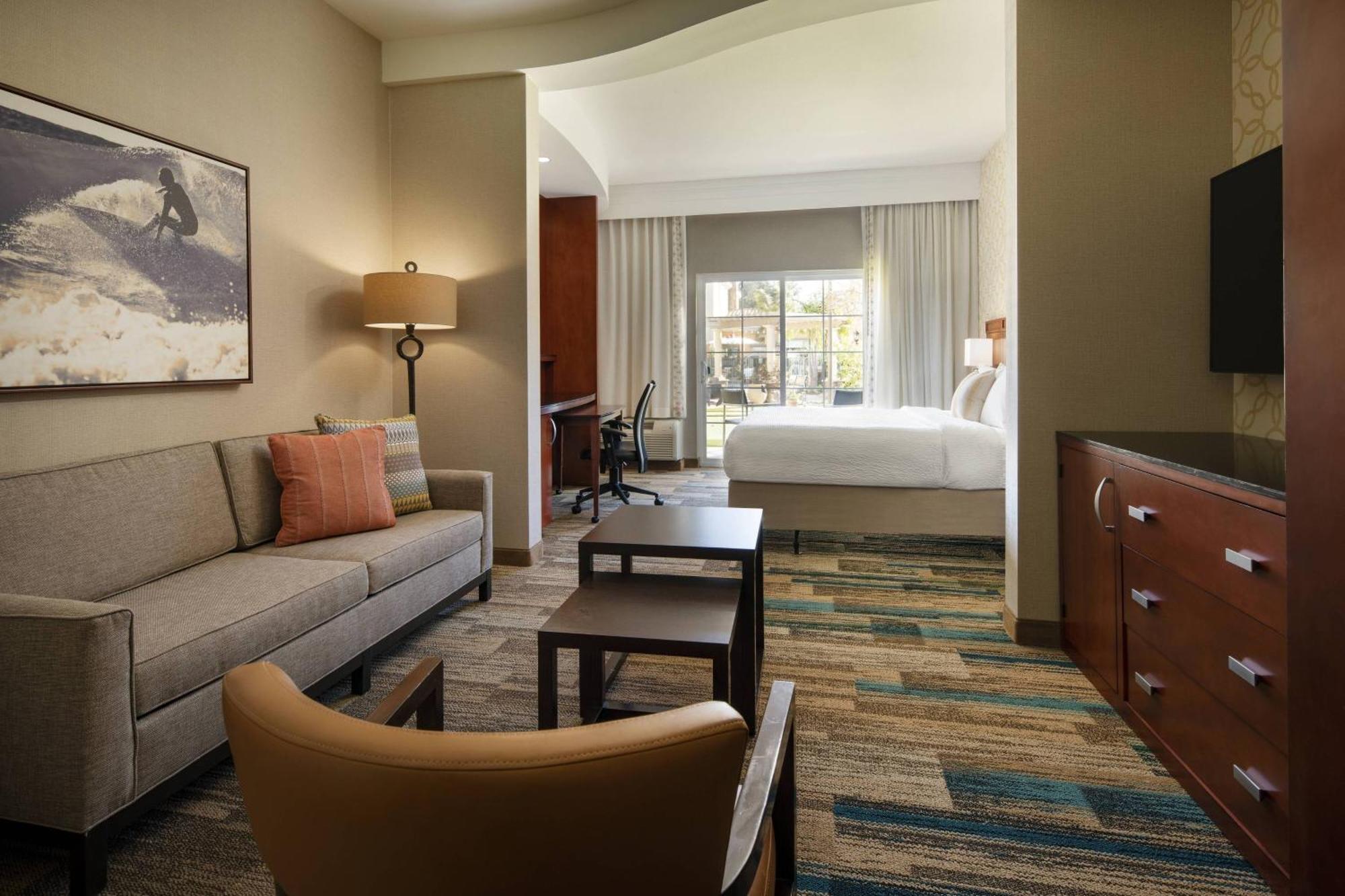 Courtyard By Marriott Santa Barbara Goleta Hotel Exterior photo