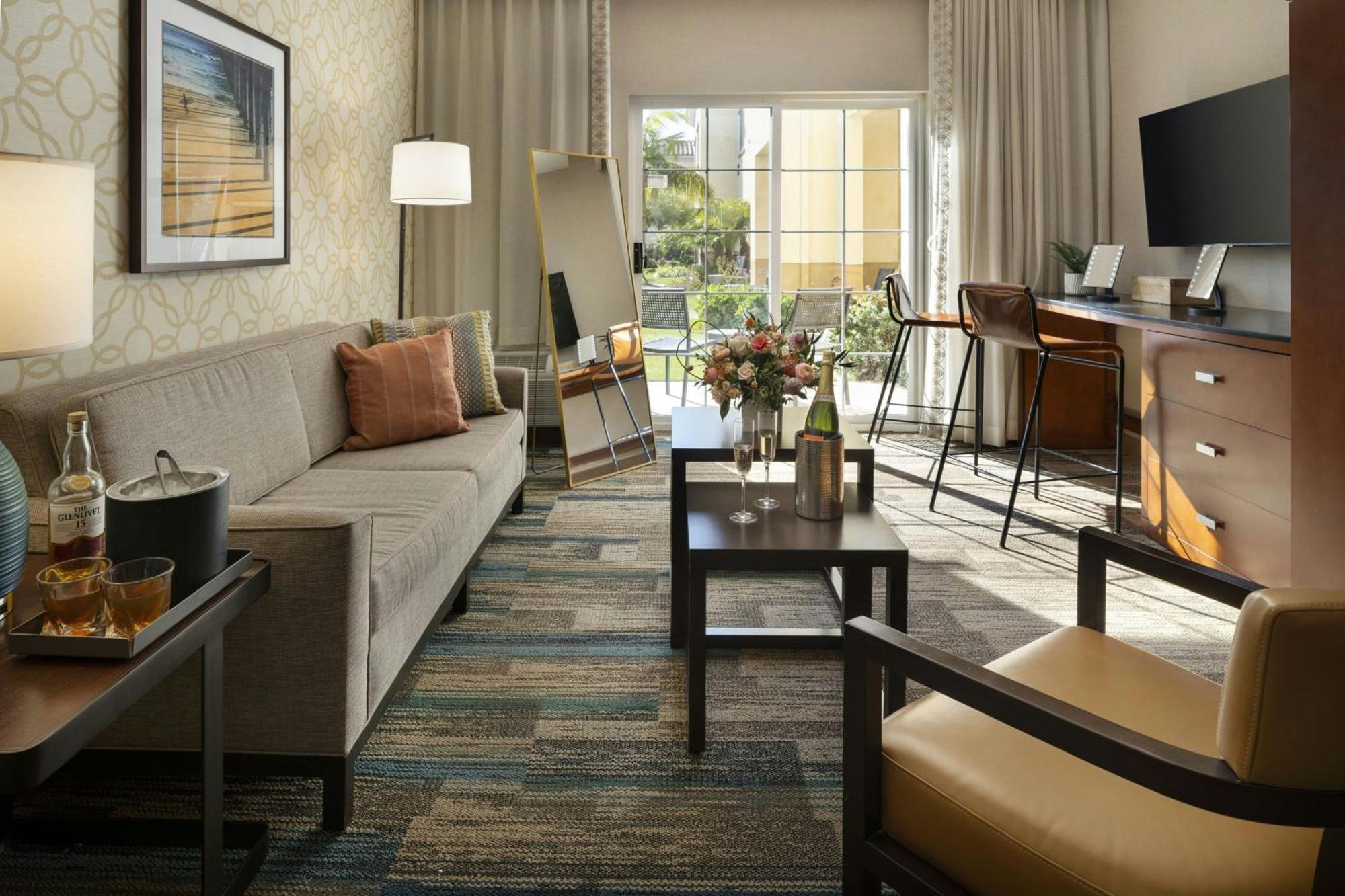 Courtyard By Marriott Santa Barbara Goleta Hotel Exterior photo