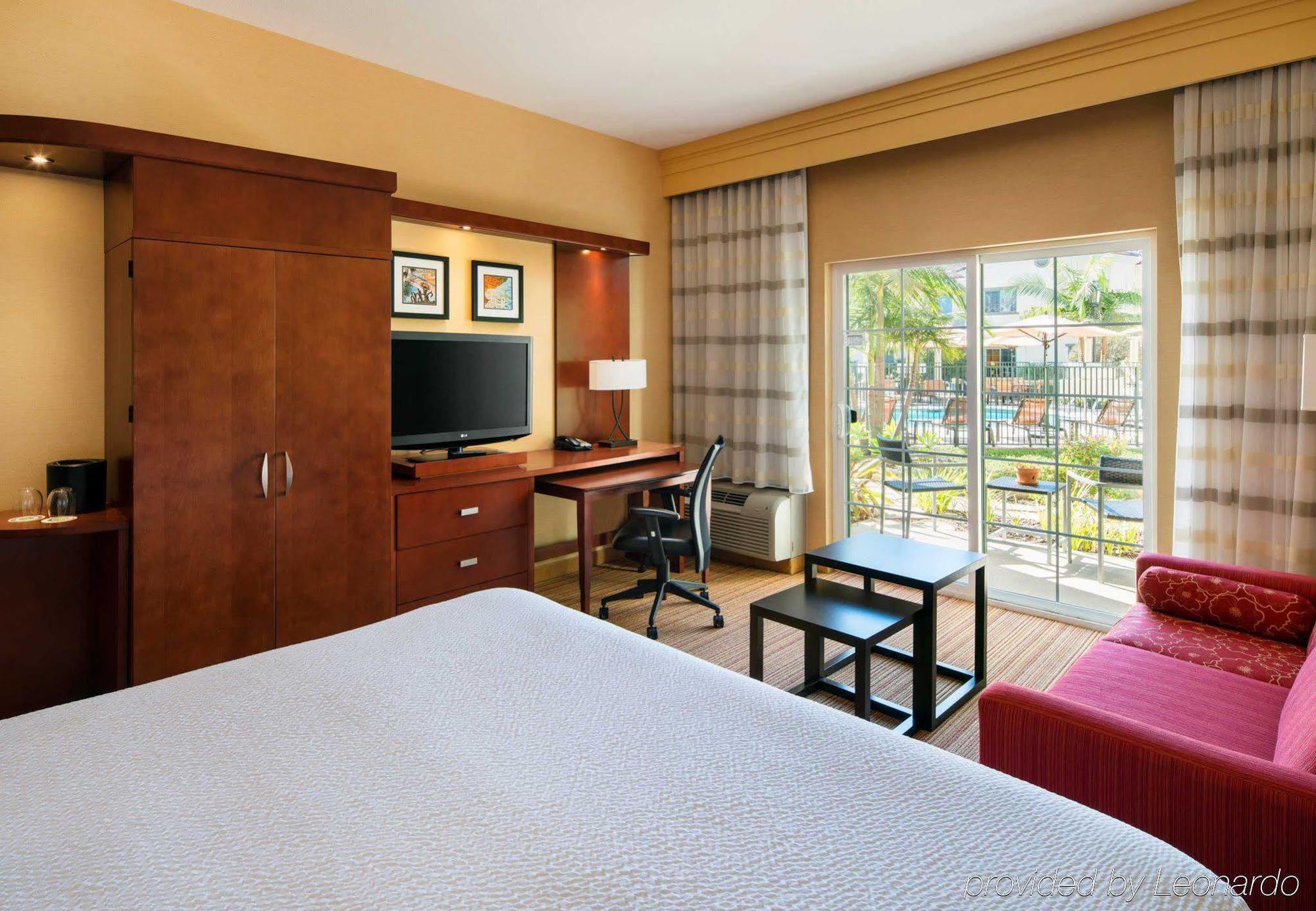Courtyard By Marriott Santa Barbara Goleta Hotel Exterior photo