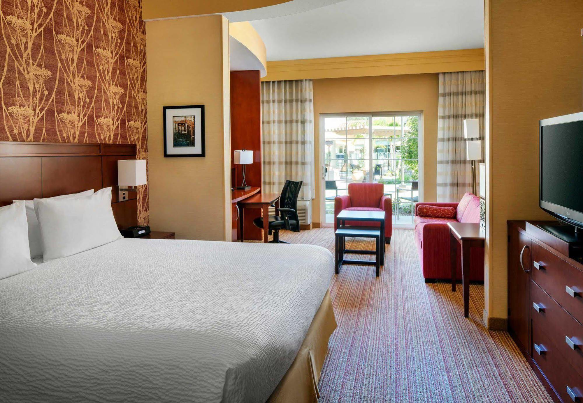 Courtyard By Marriott Santa Barbara Goleta Hotel Exterior photo