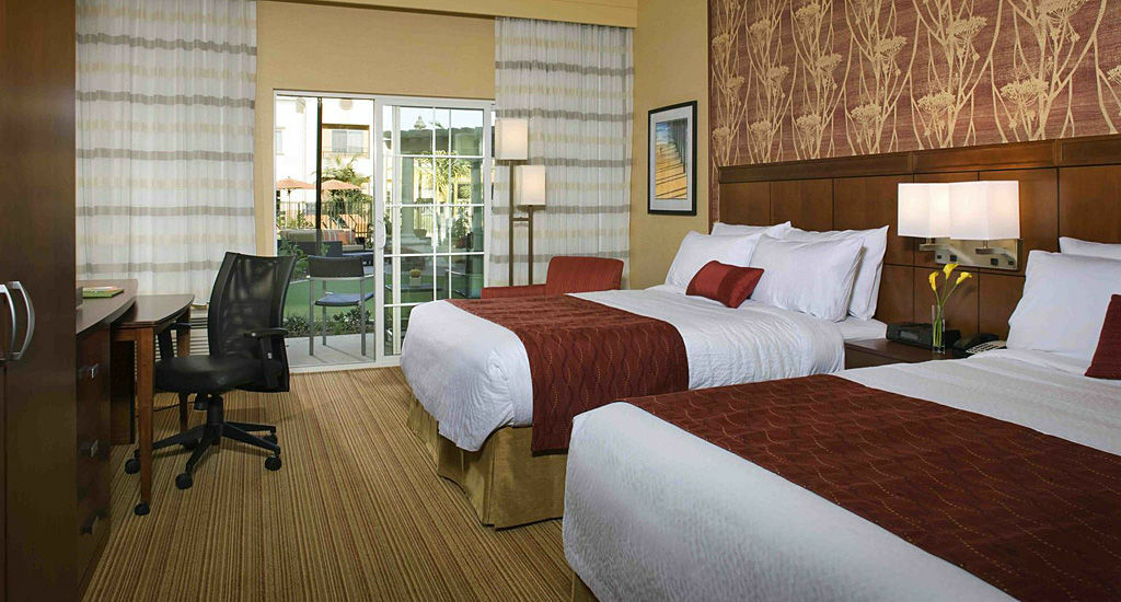 Courtyard By Marriott Santa Barbara Goleta Hotel Exterior photo